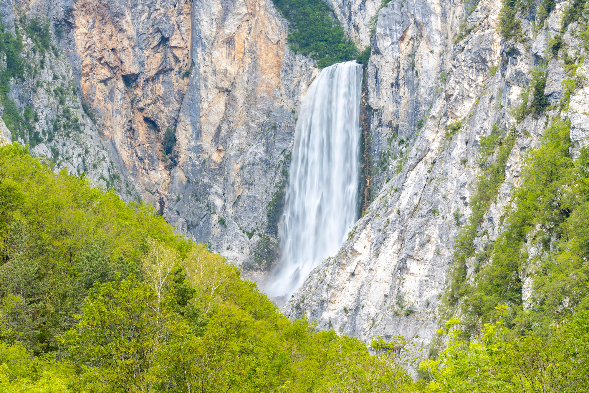 Prijatelje smo peljali na  slap Boka in bili so neskončno očarani